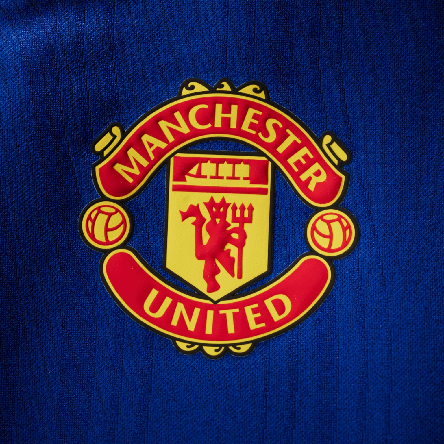 Visual featuring the new Manchester United 26/27 away kit crest